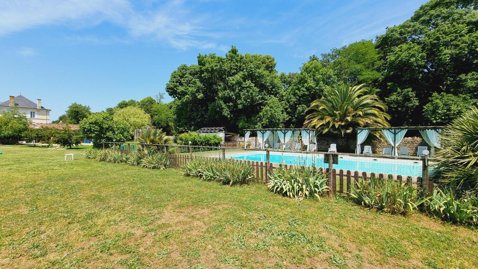 Domaine De Rochebonne Villa Saint-Just-Luzac Екстериор снимка