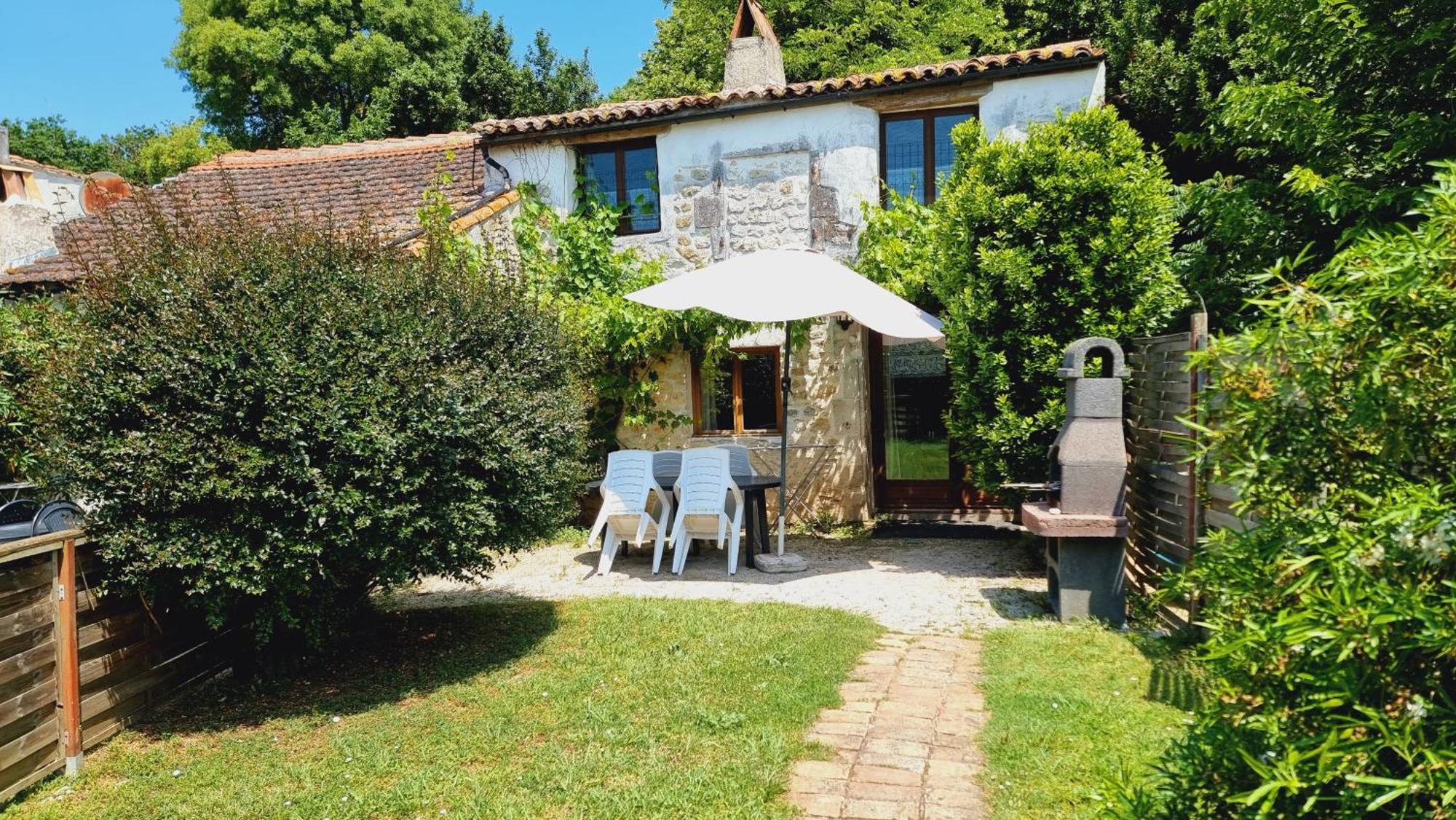 Domaine De Rochebonne Villa Saint-Just-Luzac Екстериор снимка