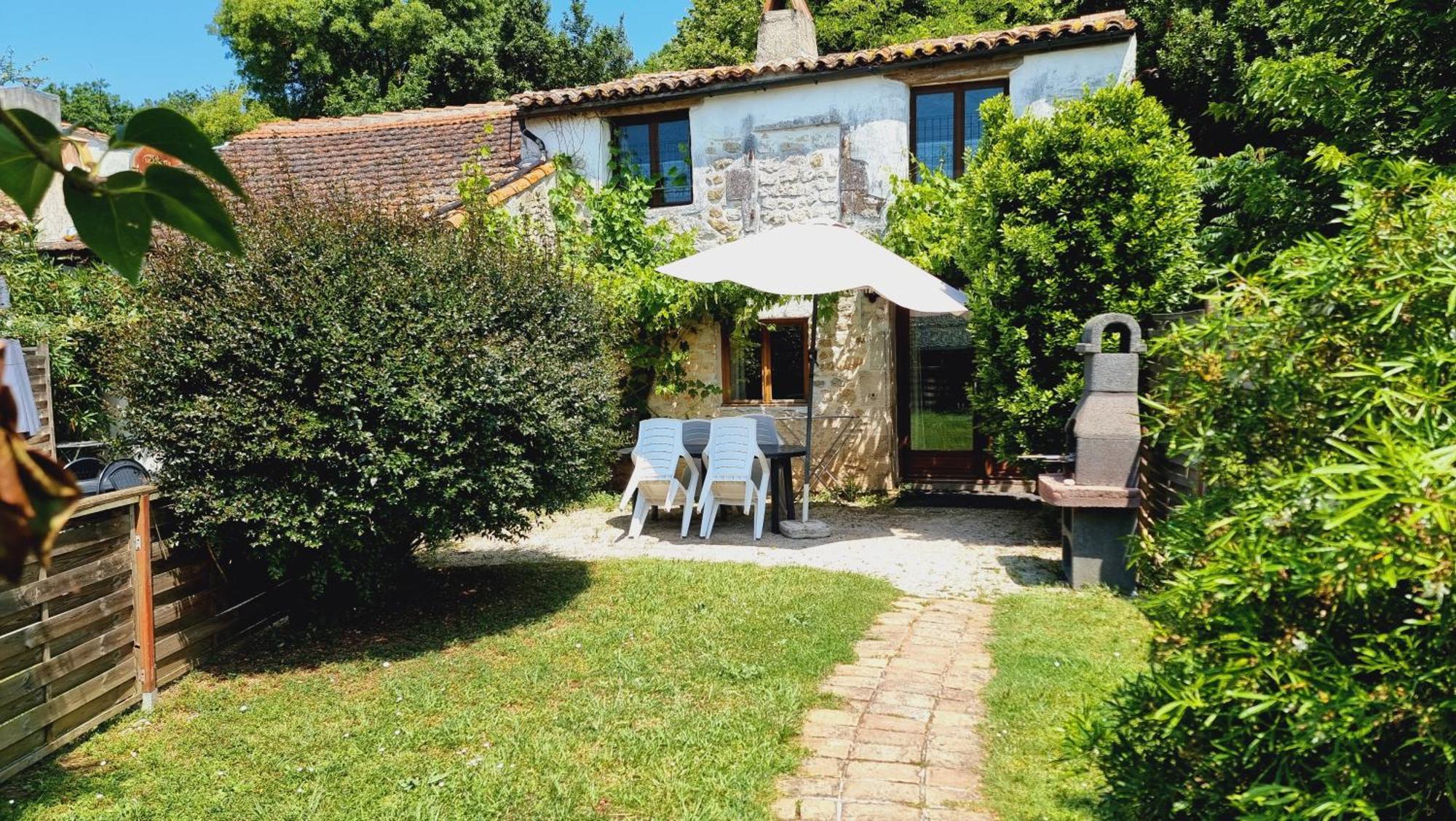 Domaine De Rochebonne Villa Saint-Just-Luzac Екстериор снимка